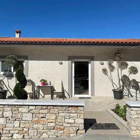 Evita Philoxenia Xiropigado